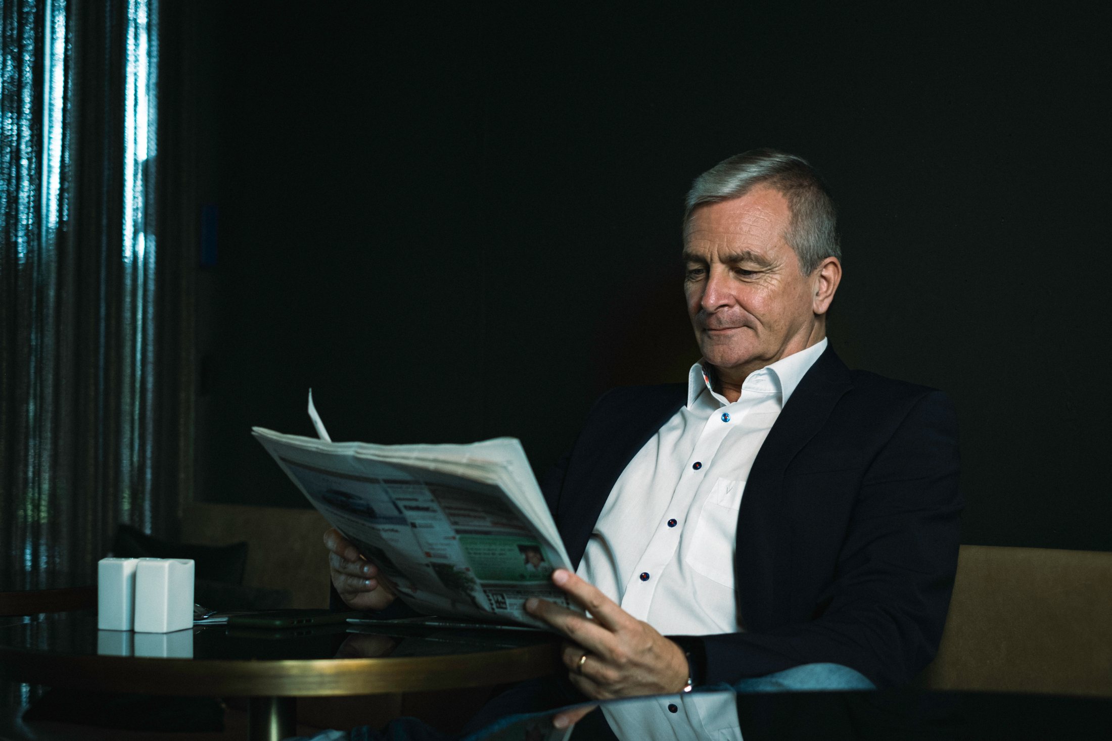 Thomas Bauer in einer professionellen Beratungssituation